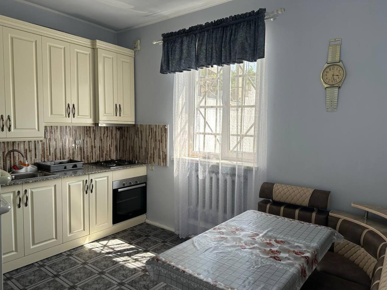 Your Getaway Home Yerevan Bagian luar foto