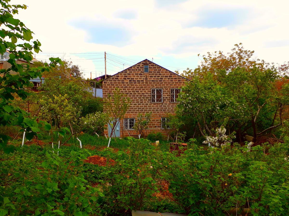 Your Getaway Home Yerevan Bagian luar foto